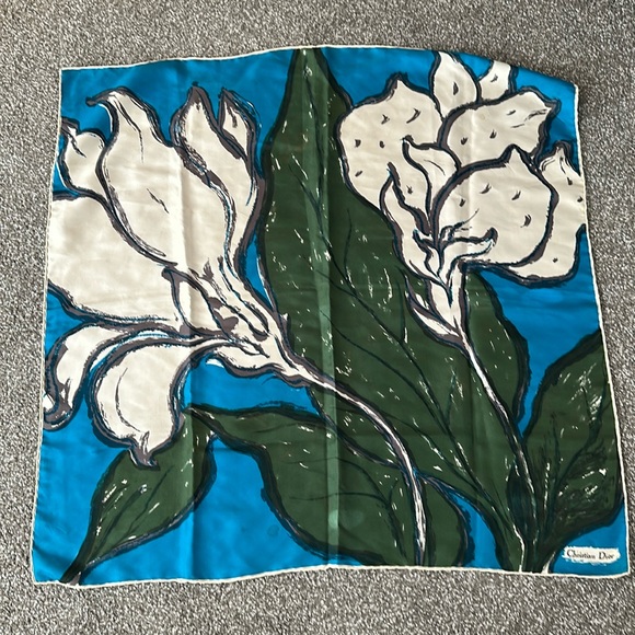 Christian Dior lily flower Scarf - Picture 1 of 11